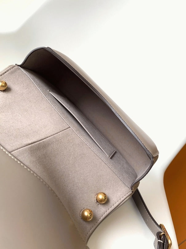 Boutique Quality || Fendi C’mon Medium Bag in Grey