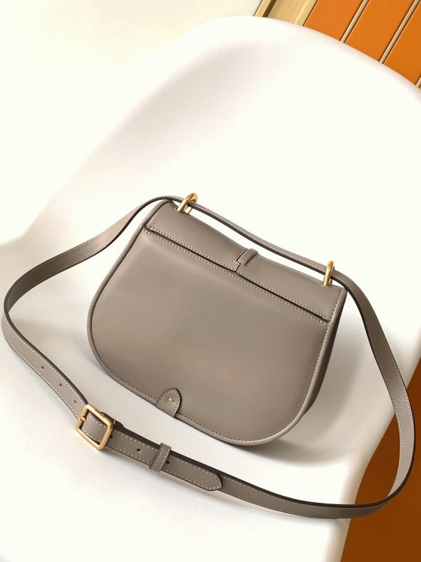 Boutique Quality || Fendi C’mon Medium Bag in Grey