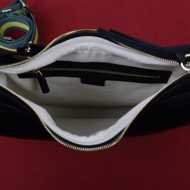 Boutique Quality || 702823 || Gucci Attache Large Shoulder Bag