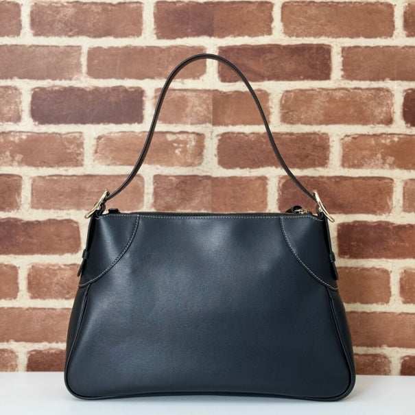 Boutique Quality || 815257 || GG Emblem Medium Shoulder Bag