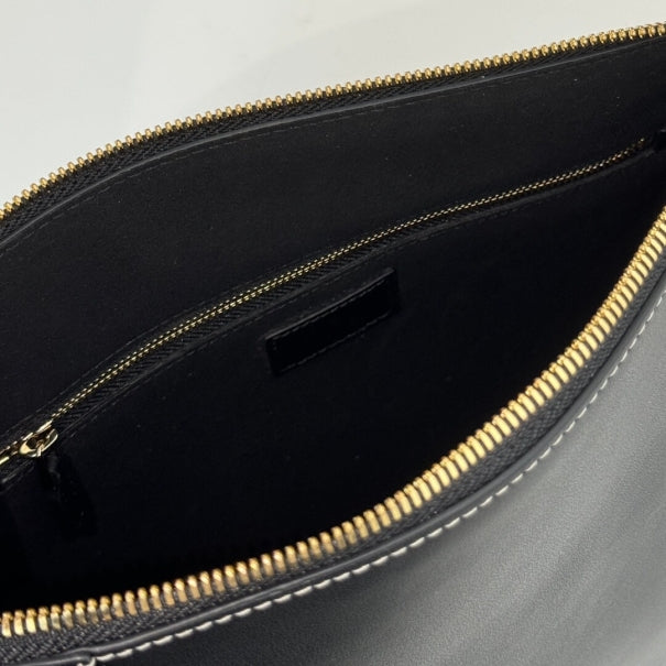 Boutique Quality || 815257 || GG Emblem Medium Shoulder Bag