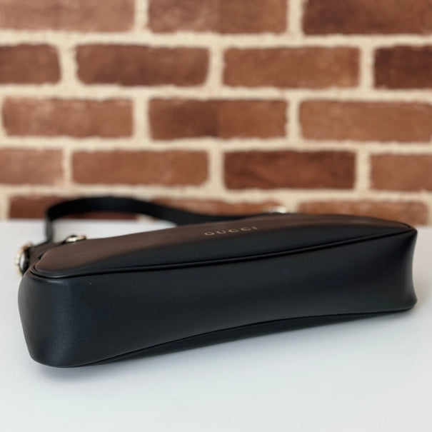 Boutique Quality || 815257 || GG Emblem Medium Shoulder Bag