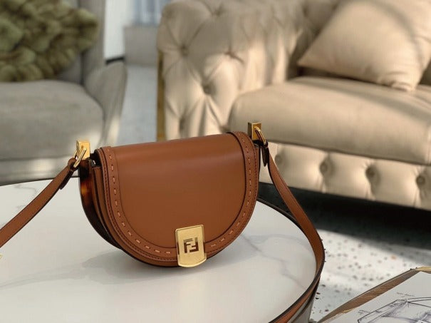 Boutique Quality || Fendi Moonlight Saddle Bag In Brown Calfskin