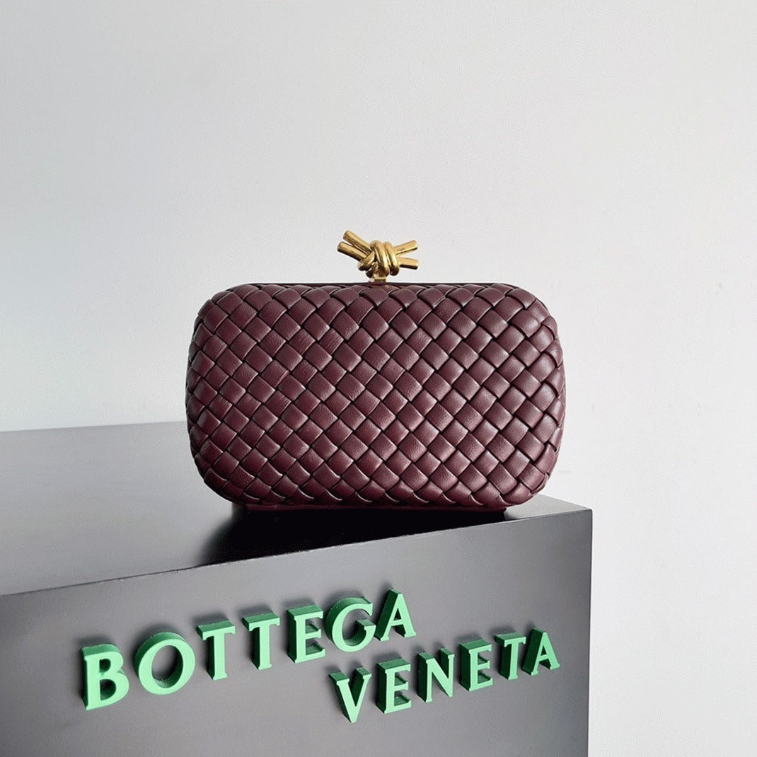 Boutique Quality || Bottega Veneta Knot Minaudiere Clutch Bordeaux