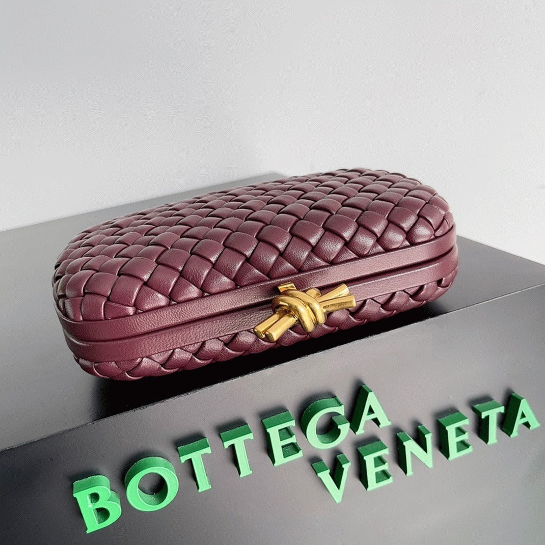 Boutique Quality || Bottega Veneta Knot Minaudiere Clutch Bordeaux