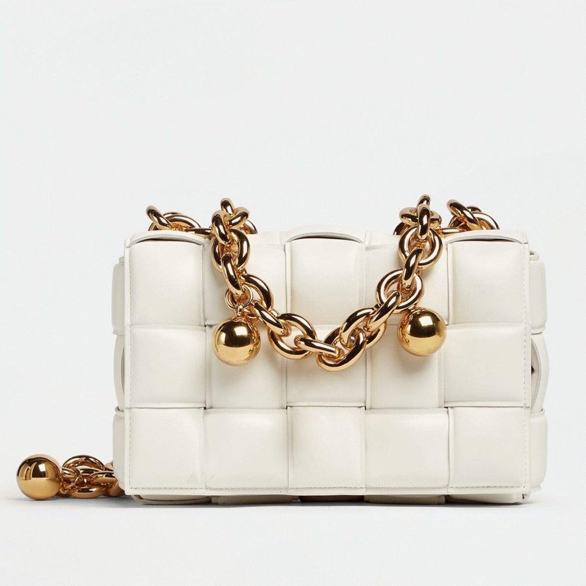 Boutique Quality || Bottega Veneta Chain Cassette Bag In White