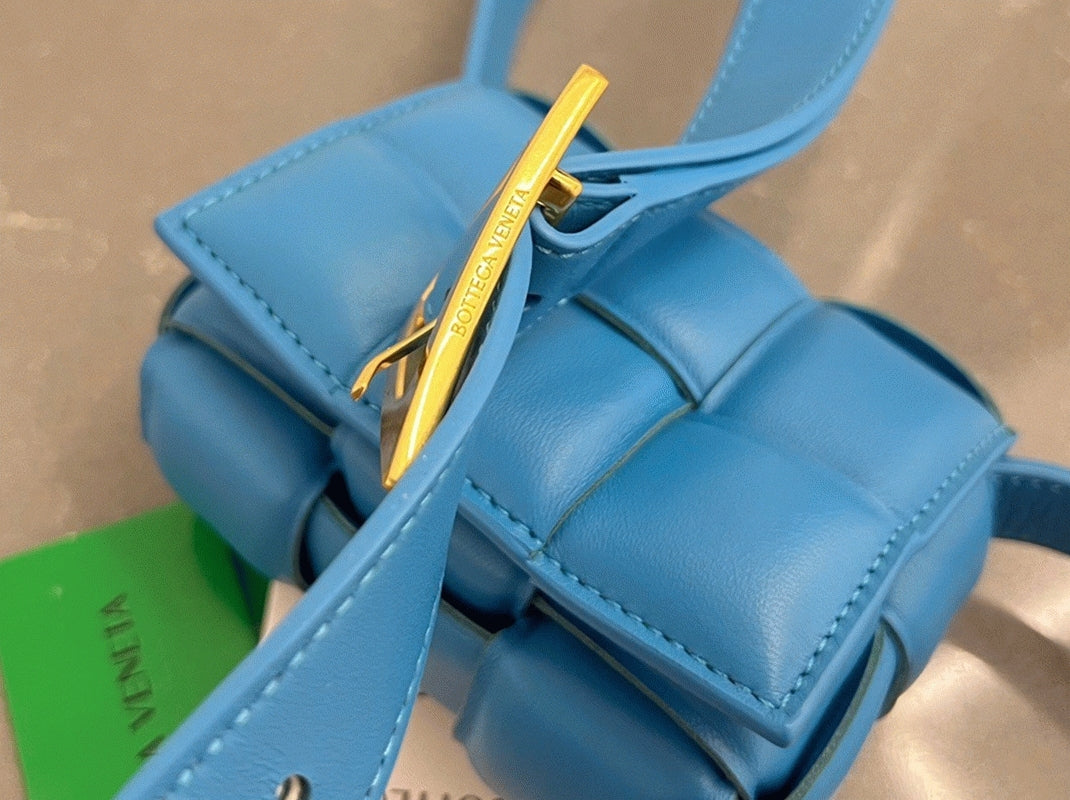 Boutique Quality || Bottega Veneta Candy Padded Cassette Bag In Pool