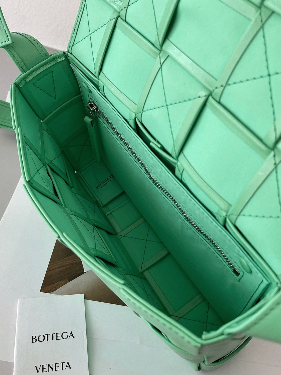 Boutique Quality || Bottega Veneta Cassette Bag In Fountain