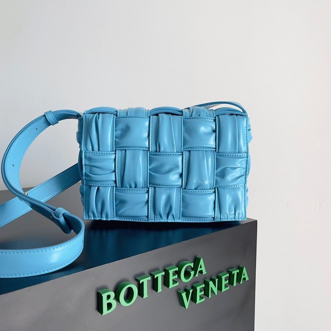Boutique Quality || Bottega Veneta Cassette Bag In Pool Foulard Intreccio Calfskin
