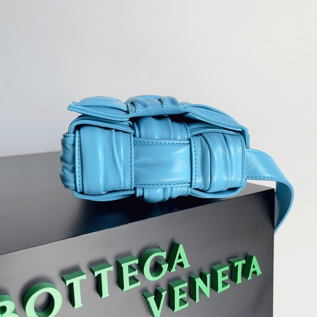 Boutique Quality || Bottega Veneta Cassette Bag In Pool Foulard Intreccio Calfskin