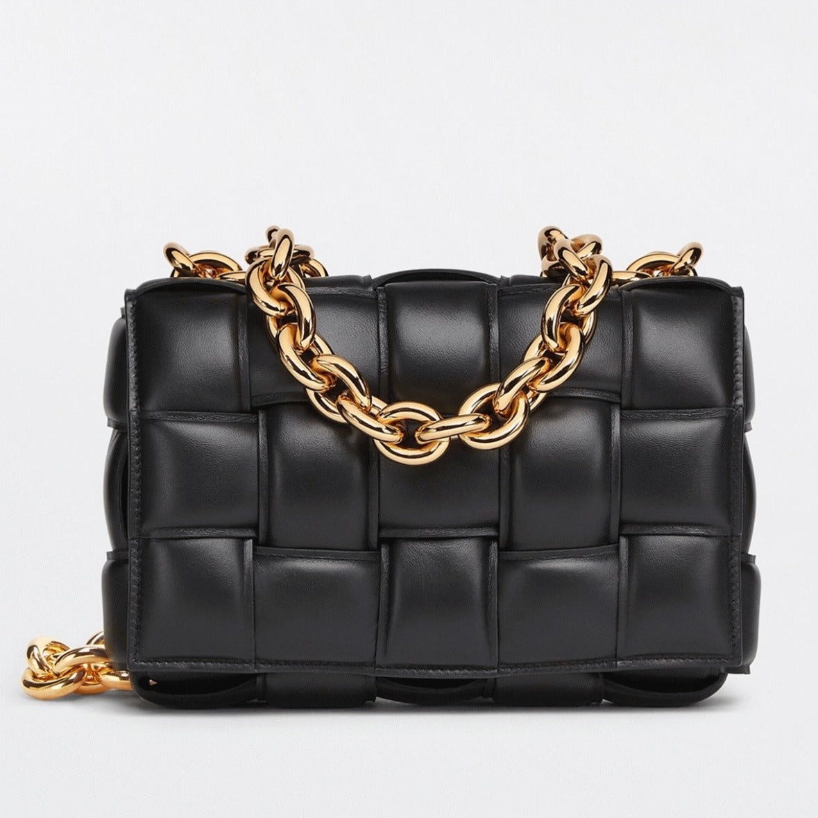 Boutique Quality || Bottega Veneta Chain Cassette Bag In Black