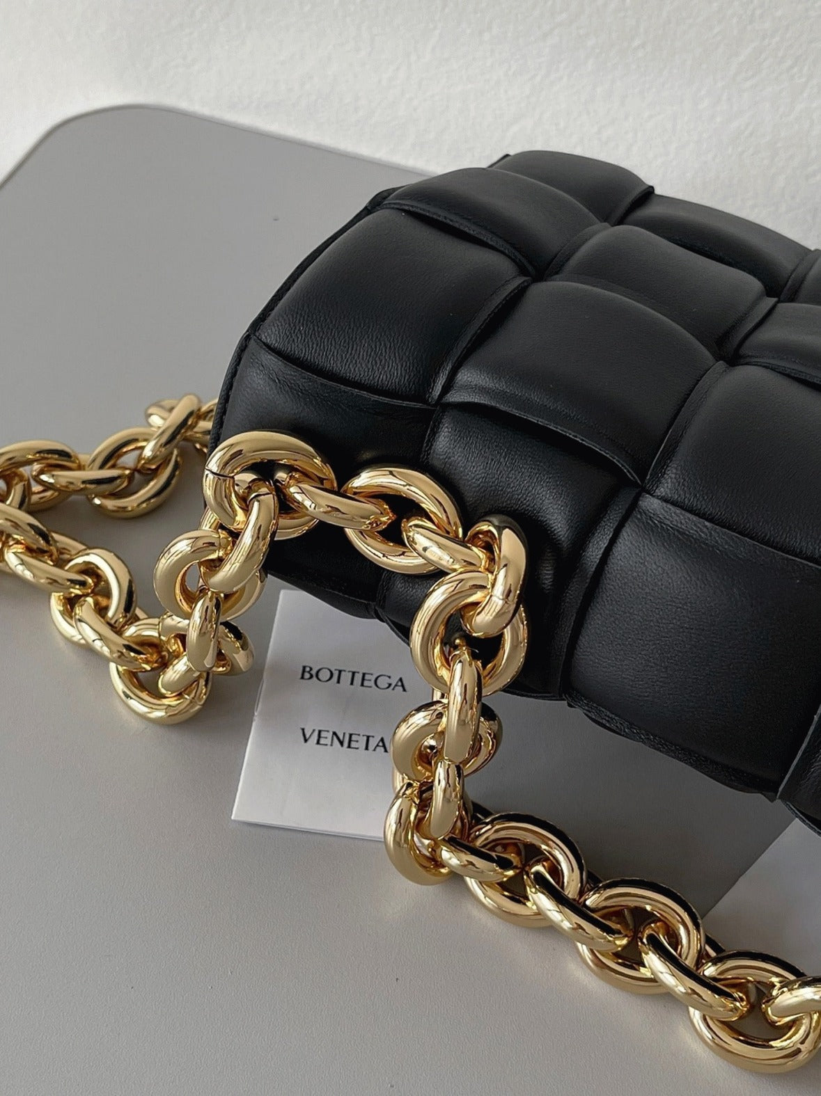 Boutique Quality || Bottega Veneta Chain Cassette Bag In Black
