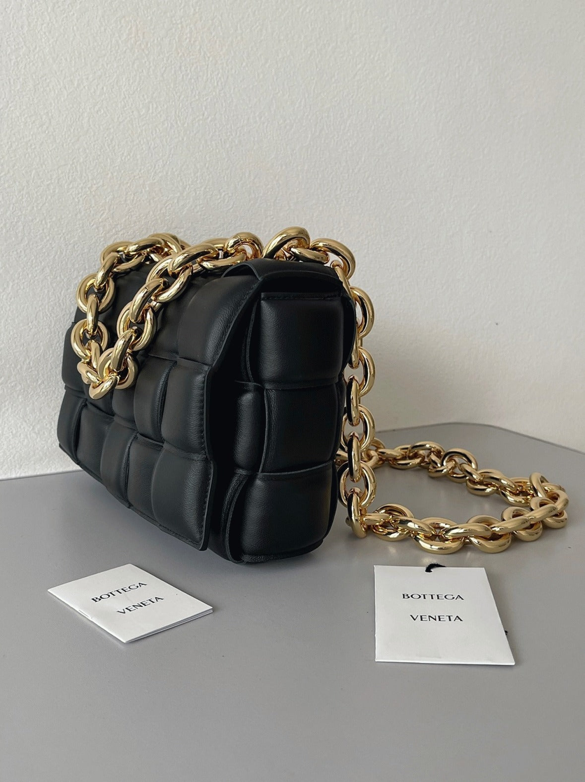 Boutique Quality || Bottega Veneta Chain Cassette Bag In Black