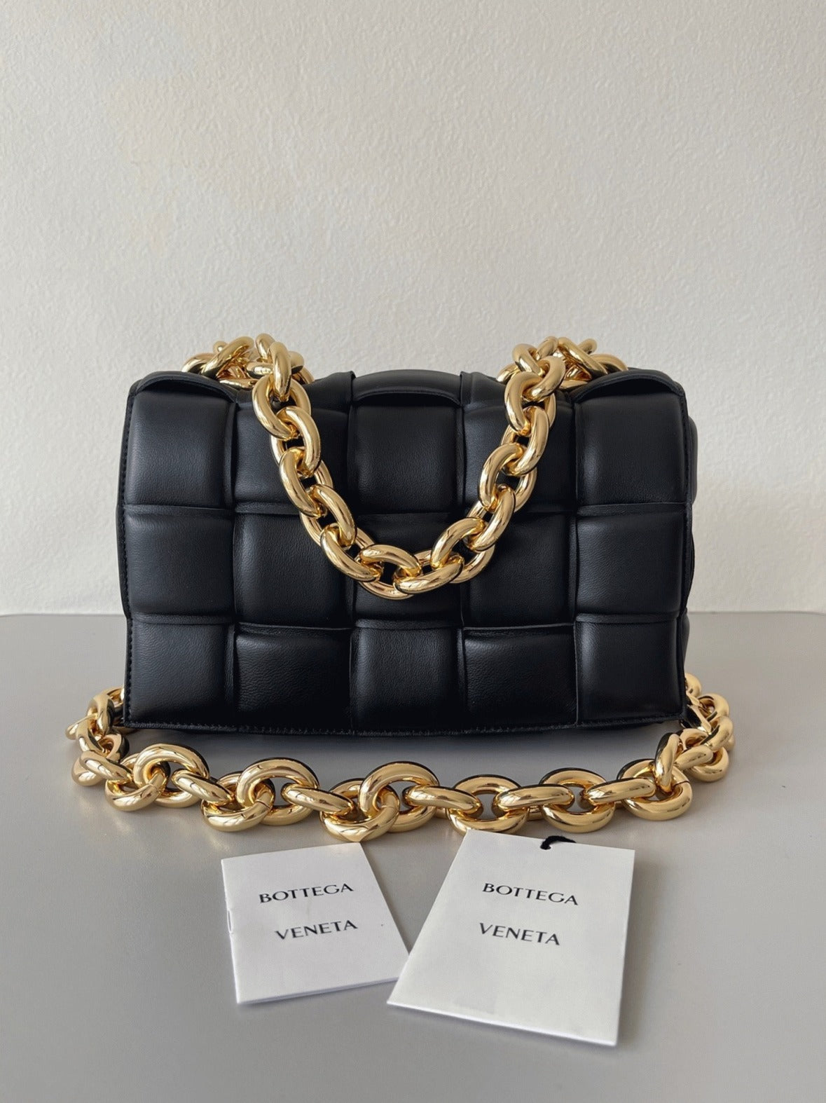 Boutique Quality || Bottega Veneta Chain Cassette Bag In Black
