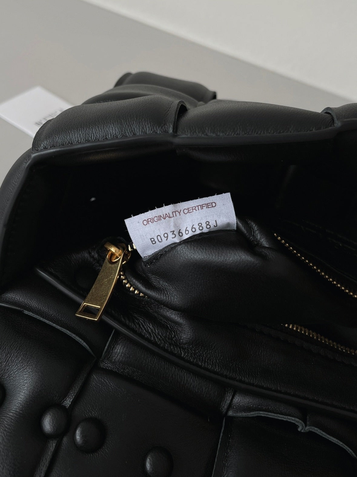 Boutique Quality || Bottega Veneta Chain Cassette Bag In Black