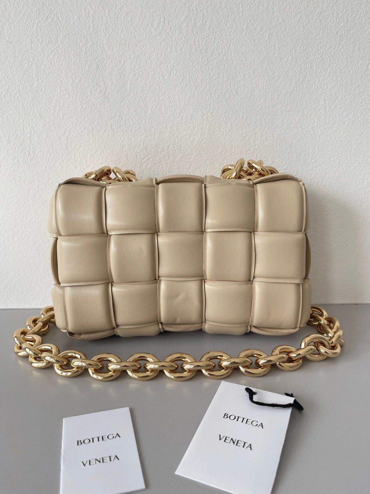 Boutique Quality || Bottega Veneta Chain Cassette Bag In Porridge