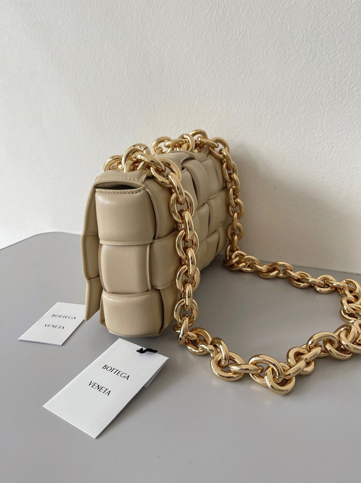 Boutique Quality || Bottega Veneta Chain Cassette Bag In Porridge