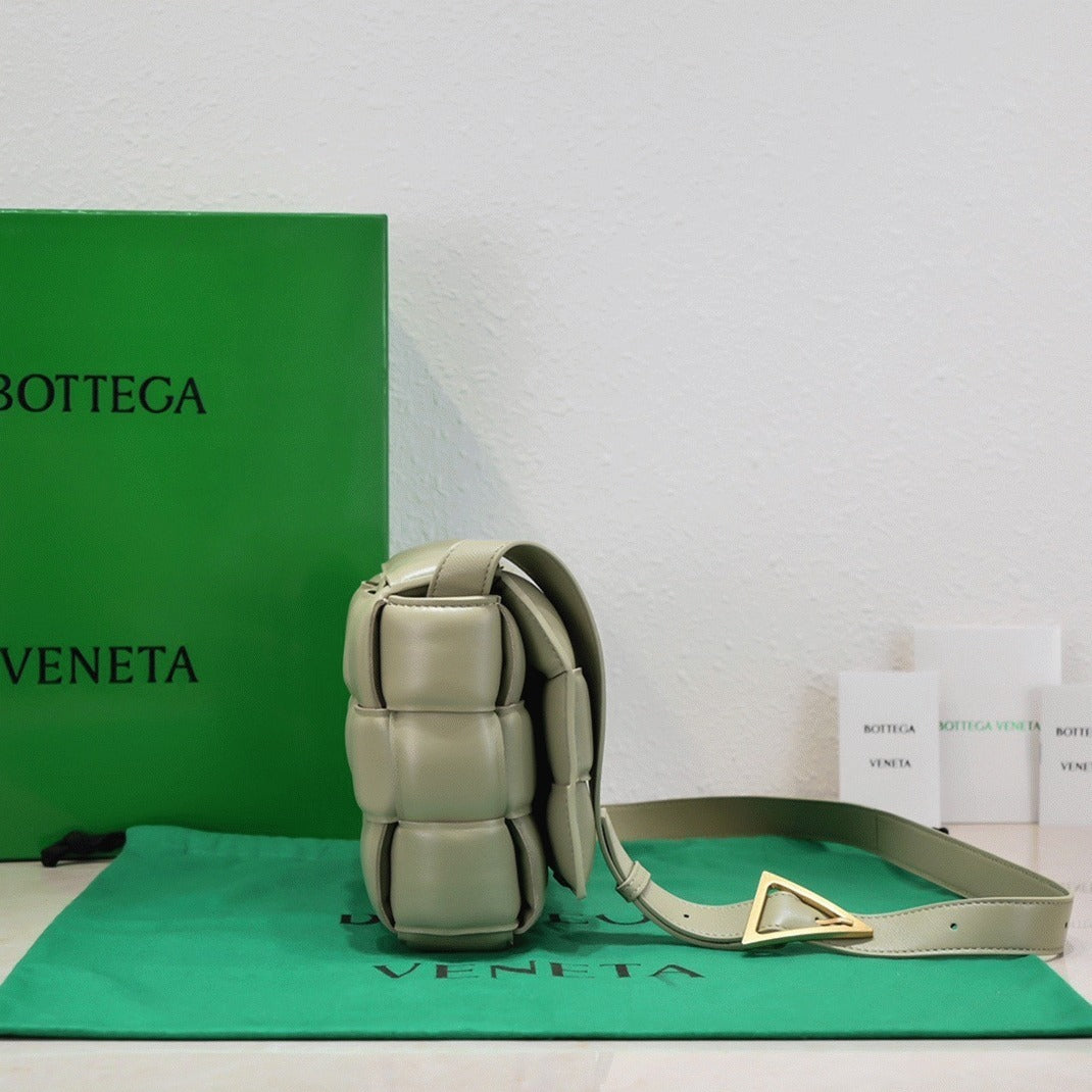Boutique Quality || Bottega Veneta Padded Cassette Bag In Travertine