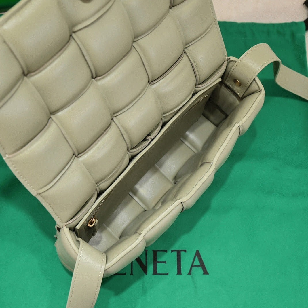 Boutique Quality || Bottega Veneta Padded Cassette Bag In Travertine