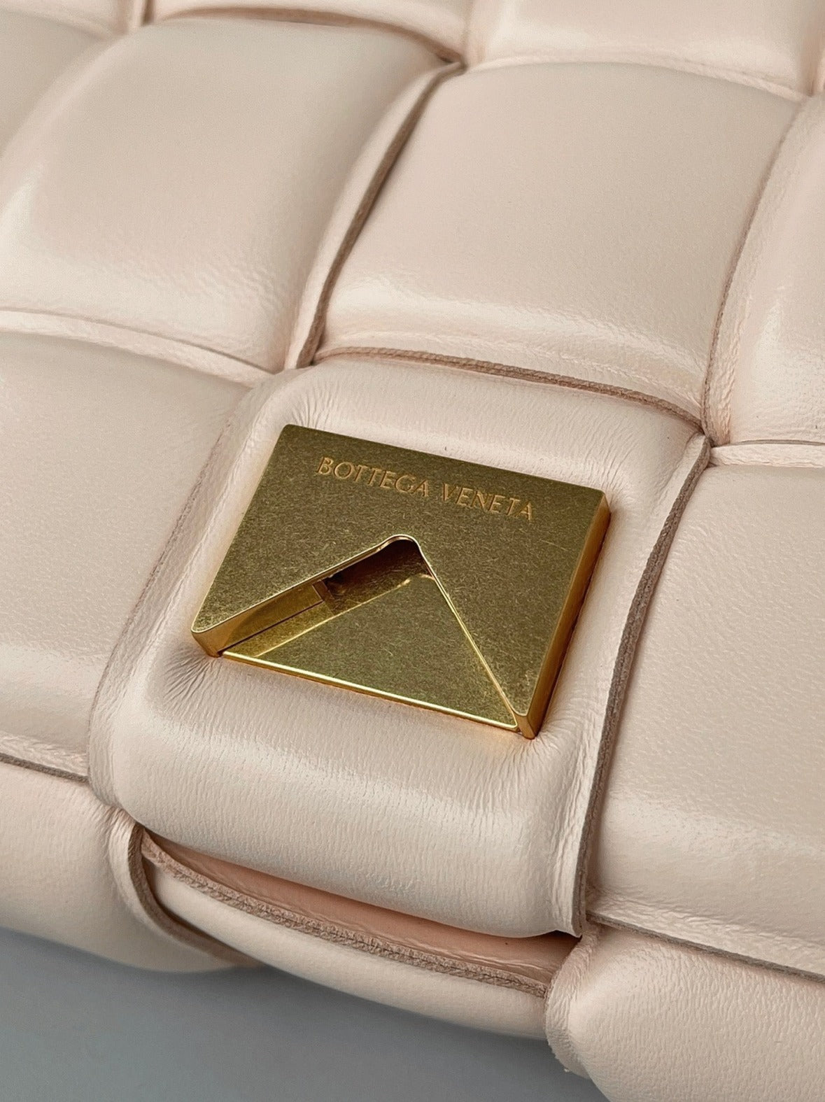 Boutique Quality || Bottega Veneta Padded Cassette Bag In Melon