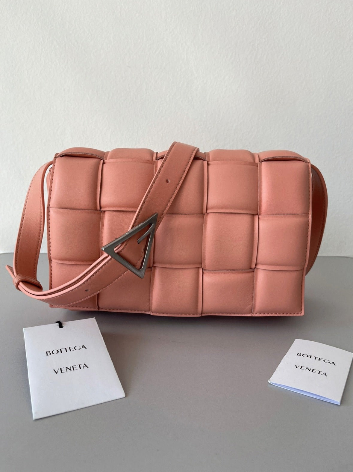 Boutique Quality || Bottega Veneta Padded Cassette Bag In Peachy
