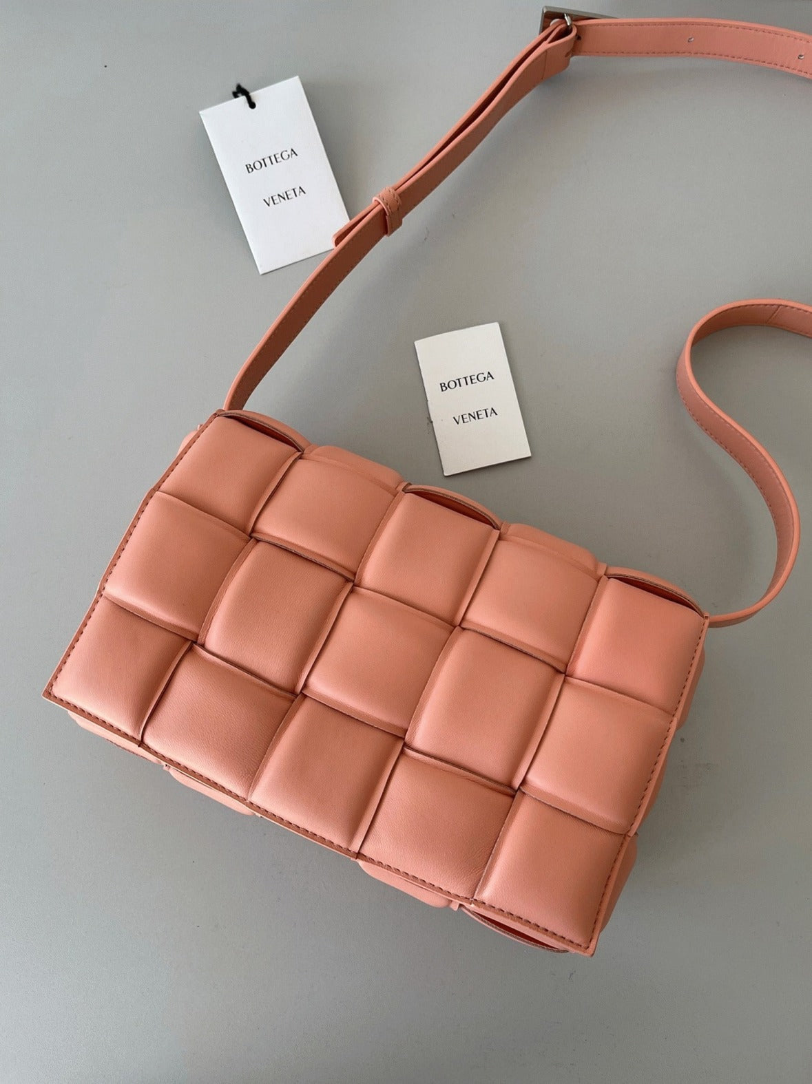 Boutique Quality || Bottega Veneta Padded Cassette Bag In Peachy