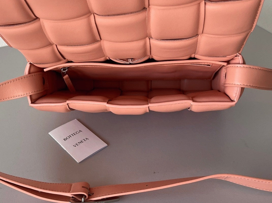 Boutique Quality || Bottega Veneta Padded Cassette Bag In Peachy
