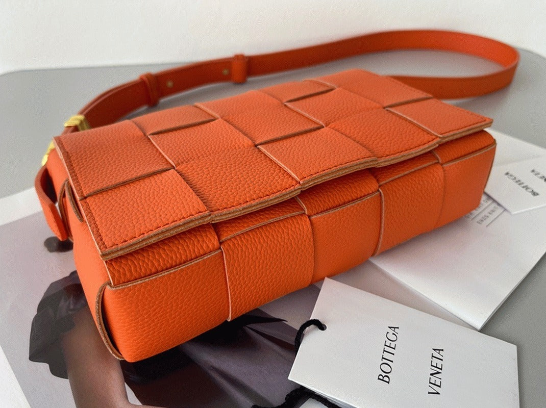 Boutique Quality || Bottega Veneta Cassette Bag In Maple