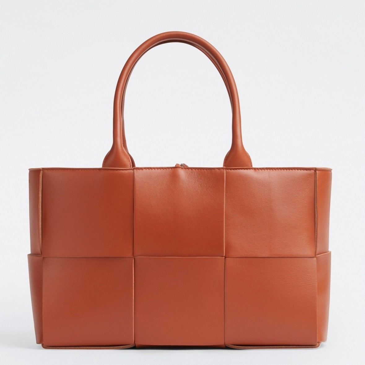 Boutique Quality || Bottega Veneta Arco Small Tote Maple