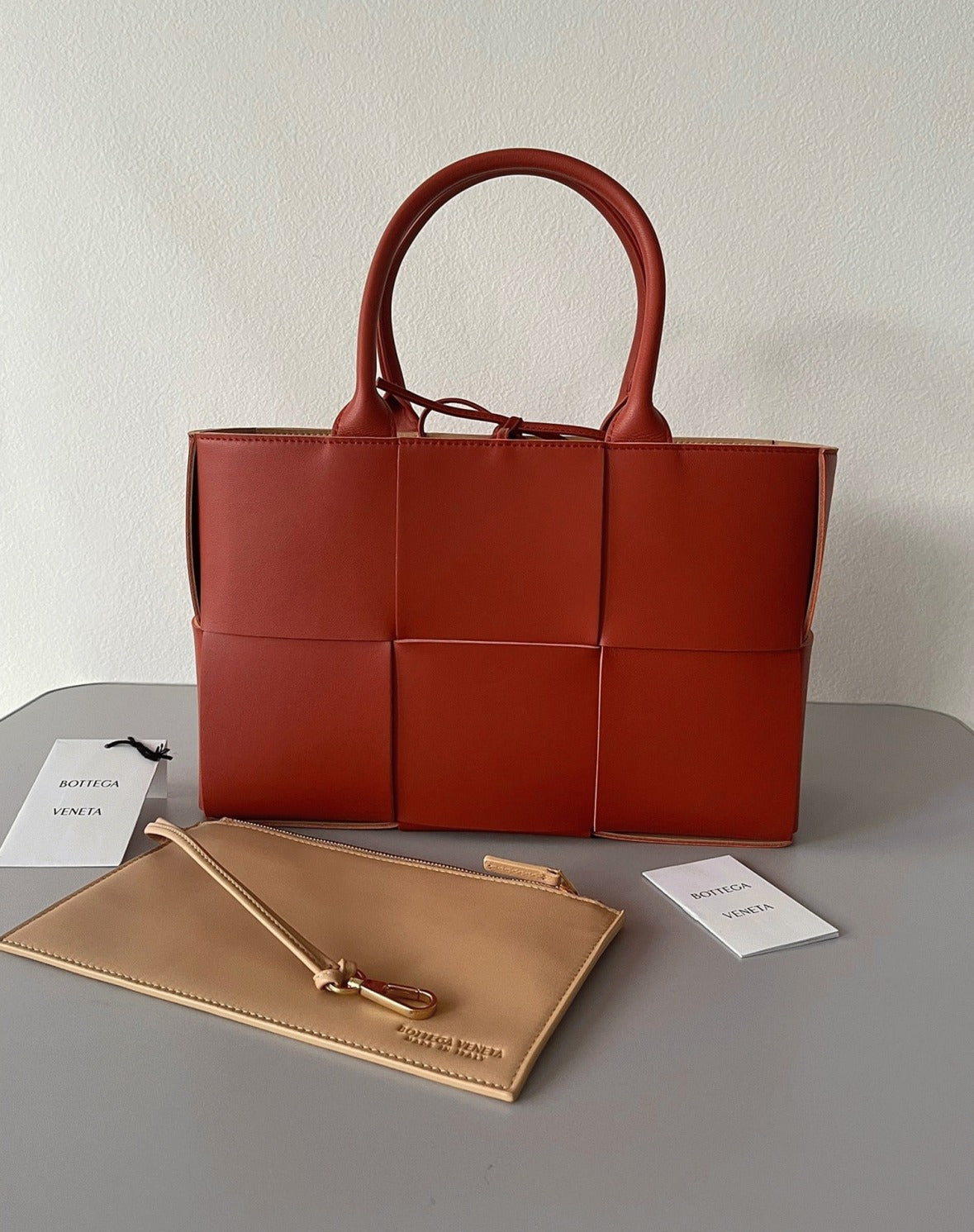 Boutique Quality || Bottega Veneta Arco Small Tote Maple