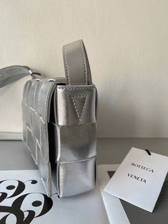 Boutique Quality || Bottega Veneta Cassette Bag In Silver