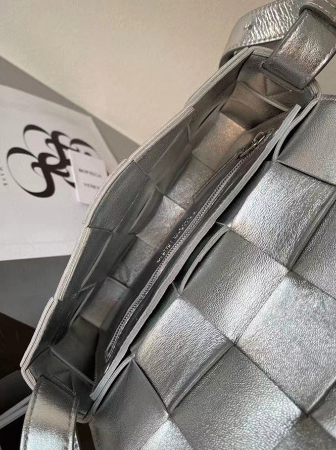 Boutique Quality || Bottega Veneta Cassette Bag In Silver