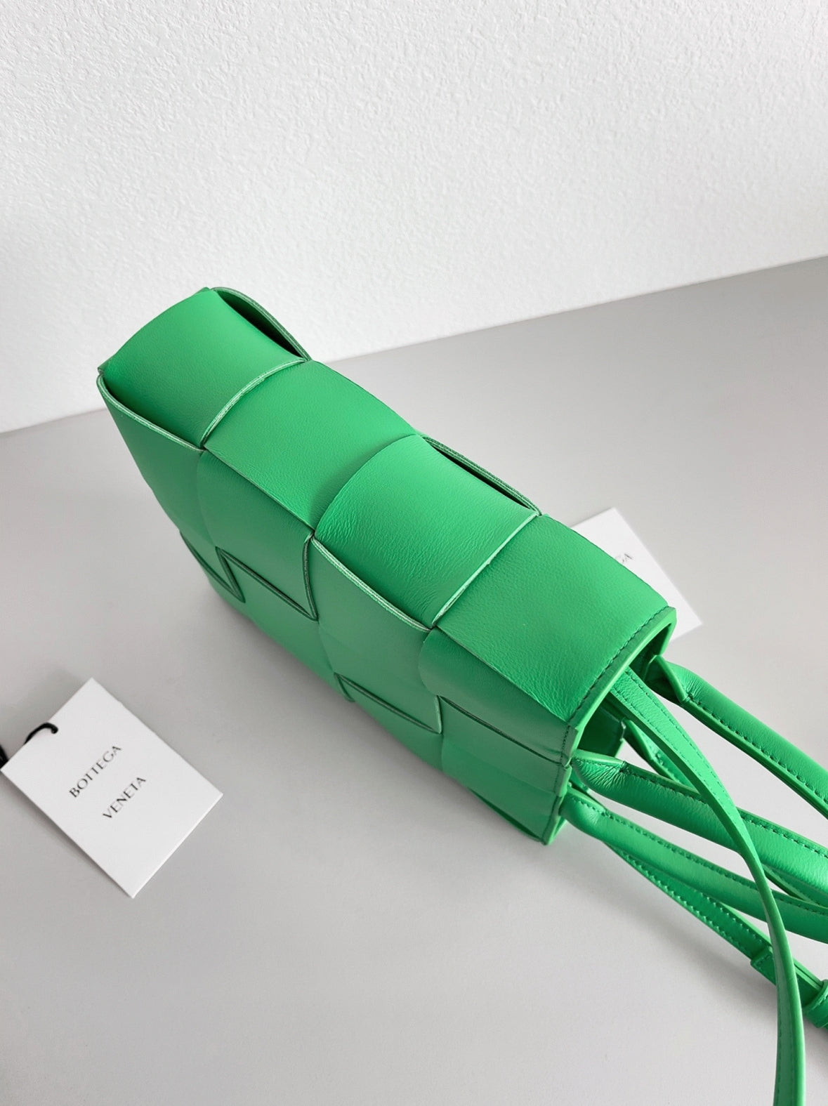 Boutique Quality || Bottega Veneta Cassette Mini Tote Bag Parakeet