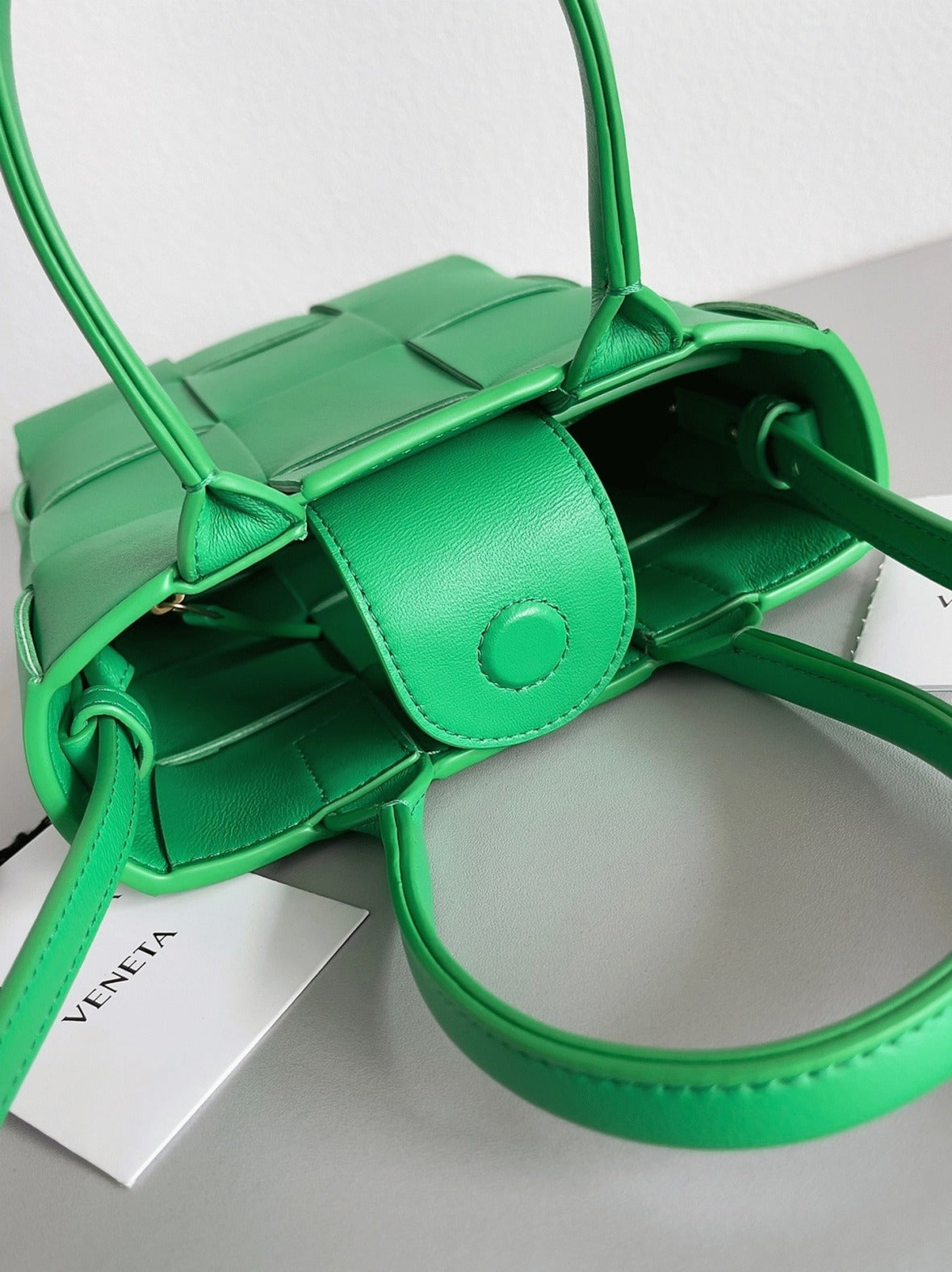 Boutique Quality || Bottega Veneta Cassette Mini Tote Bag Parakeet