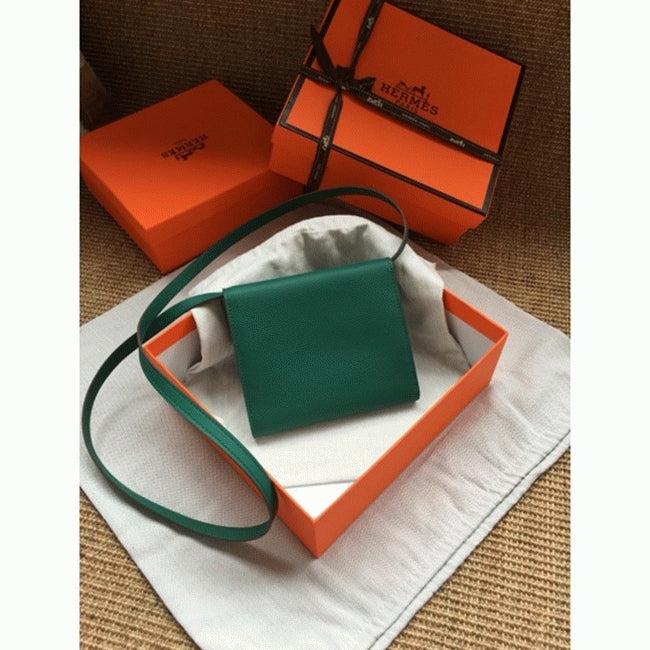 Boutique Quality || Green designer Hermes Clic wallet with strap