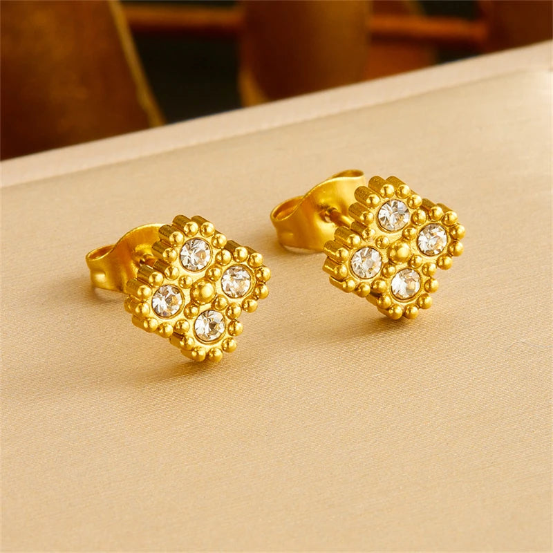 Zircon Cylinder 4-Leaf Flower Necklace