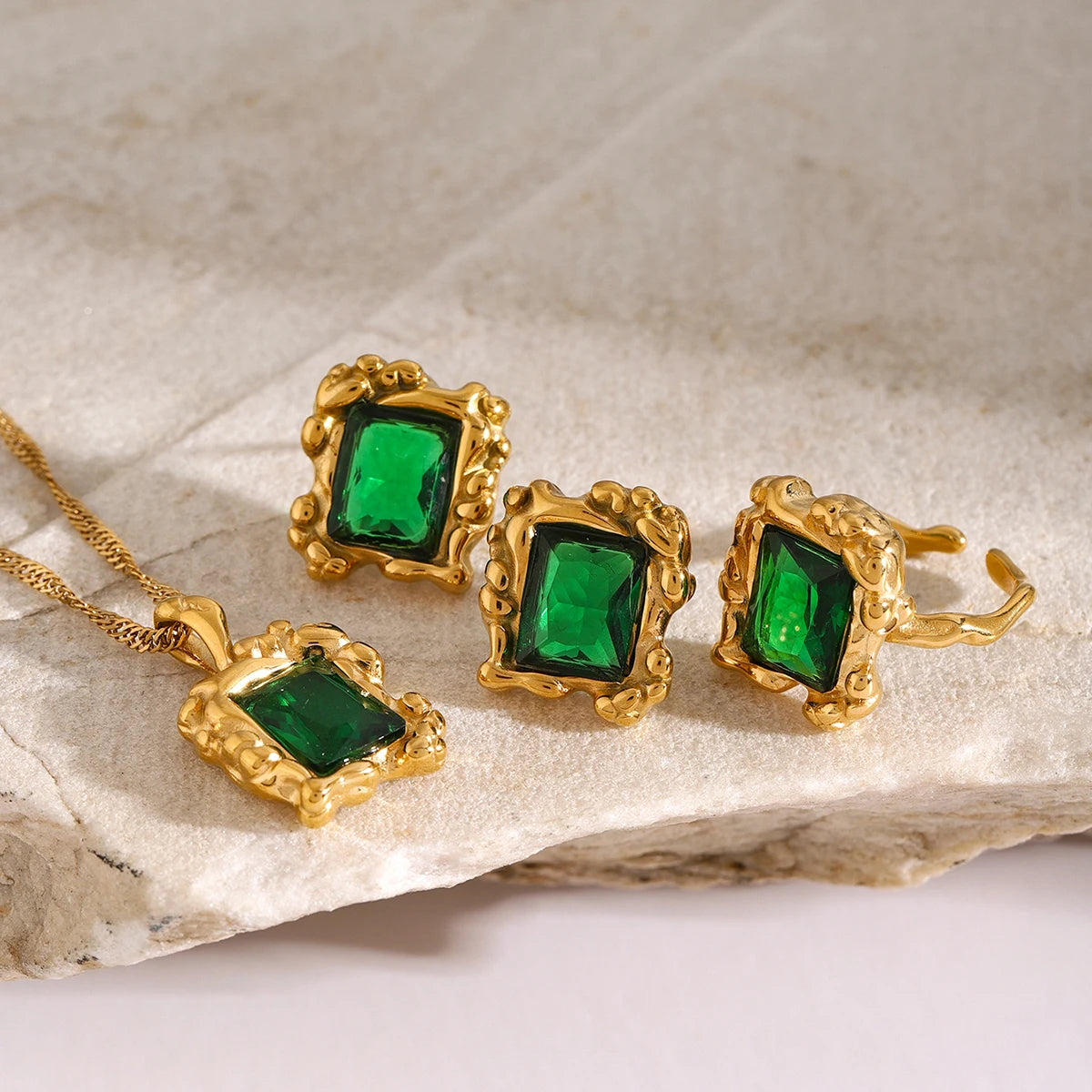 Retro Texture Green Zircon Pendant