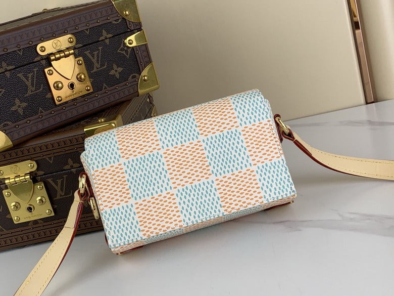 Steamer || N40674 || Boutique Level Quality