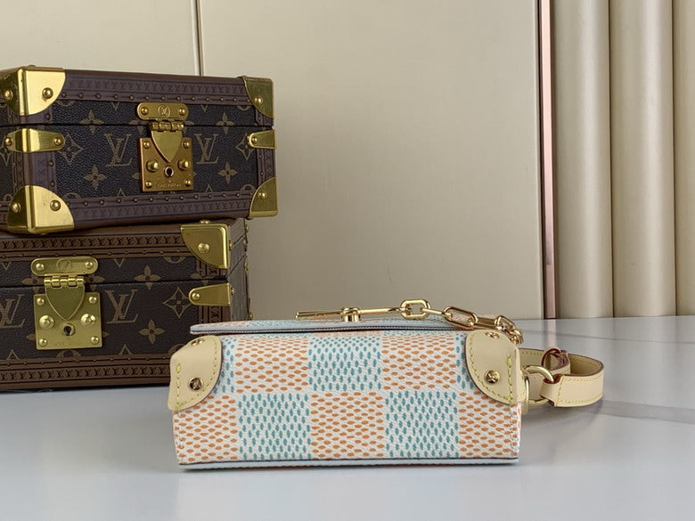 Steamer || N40674 || Boutique Level Quality