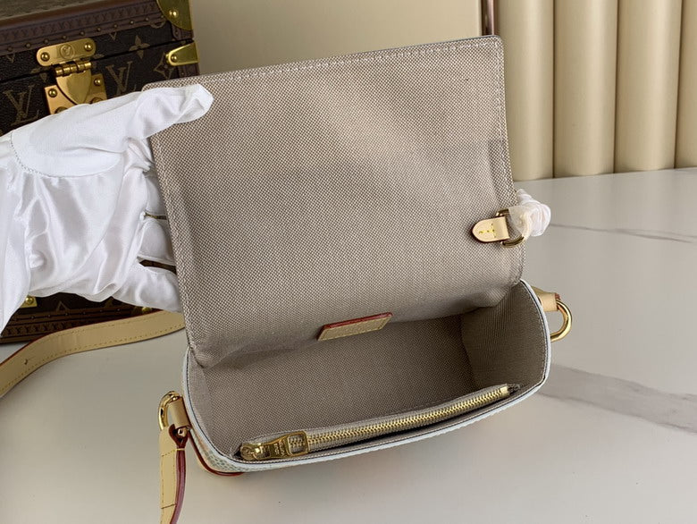 Steamer || N40674 || Boutique Level Quality